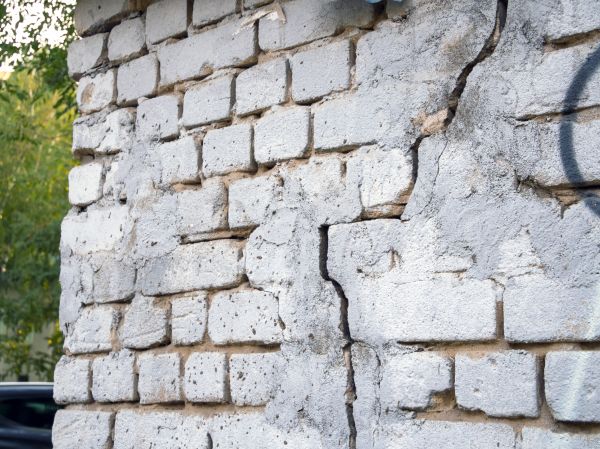 Cracked Brick Wall Repair in Springfield